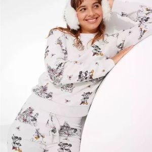 Disney x AE Mickey and Friends Sweatshirt and Sweatpants Set | size small